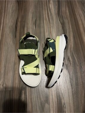 Teva Aventrail Hiking Sandals Pesto Green Mens Size 9 New